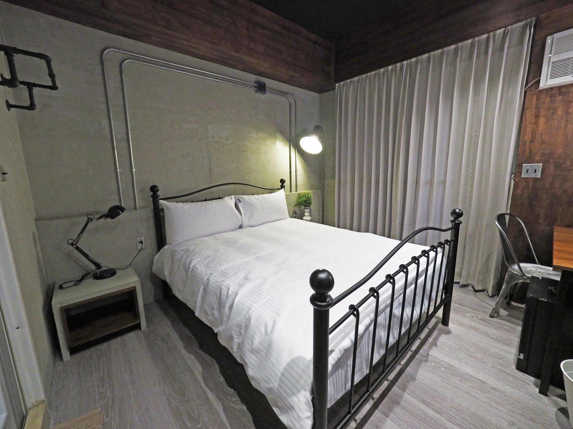 Loft Hostel Fengjia Taichung Luaran gambar