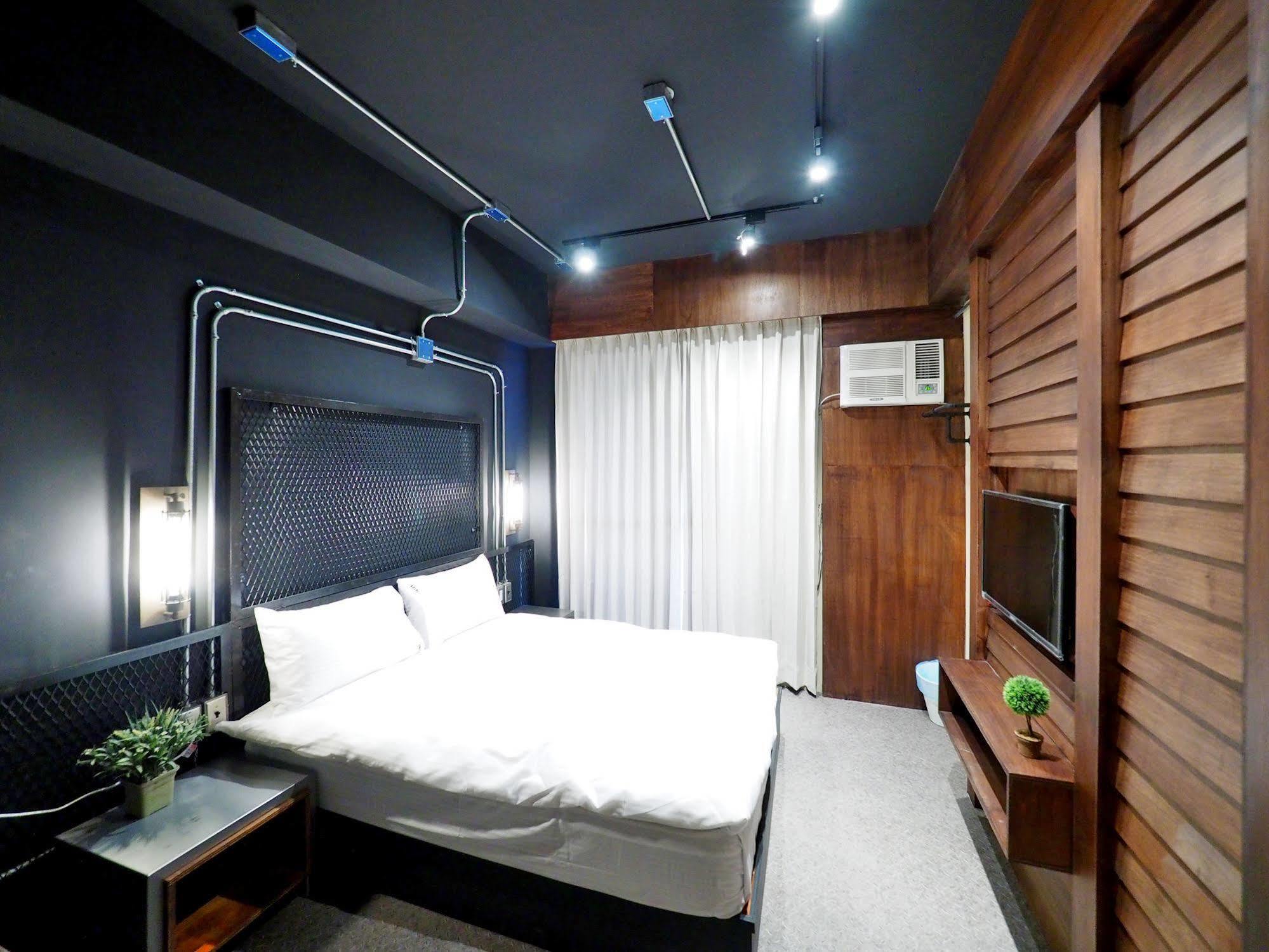 Loft Hostel Fengjia Taichung Luaran gambar